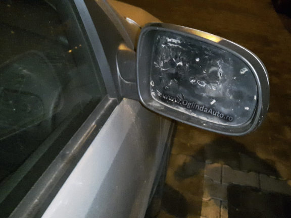 Cu ce se lipeste o sticla de oglinda la masina Opel Corsa C